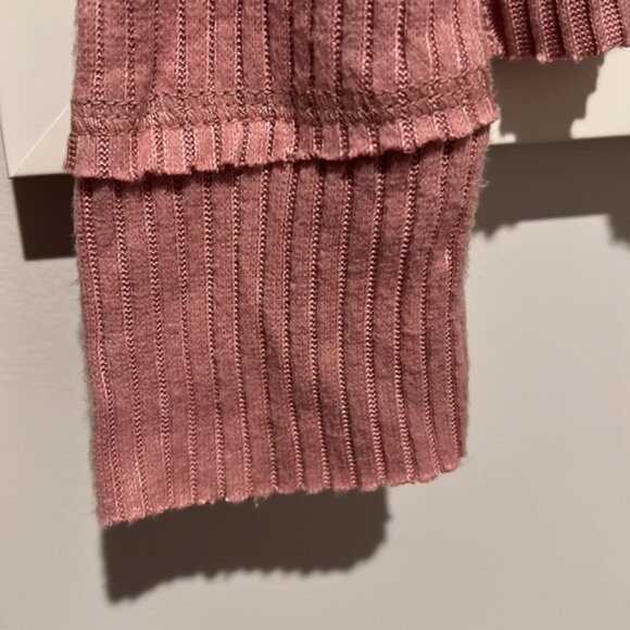 NWT Oversized Ribbed V-Neck Cuff Sleeve Tee! Pink. Side slits. Valentine - Picture 6 of 7
